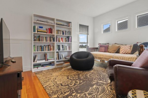 Lakeside 3-Bed Family Home with Amazing Views, Point Cook